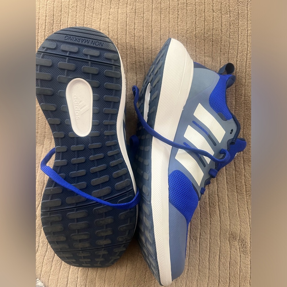 Boys size 5 Adidas